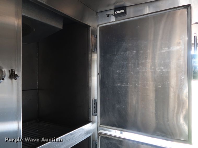 image for item KQ9739 2003 Freightliner MT55  food truck