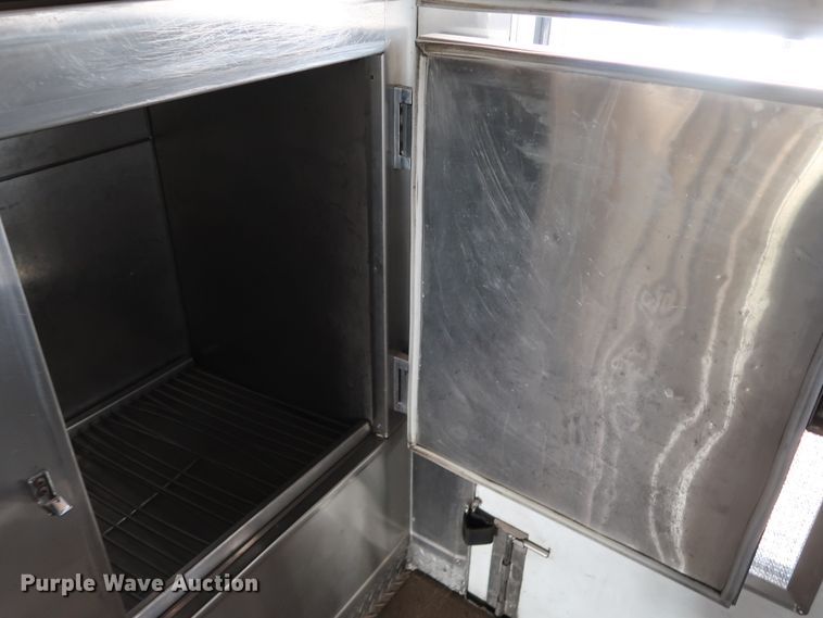 image for item KQ9739 2003 Freightliner MT55  food truck