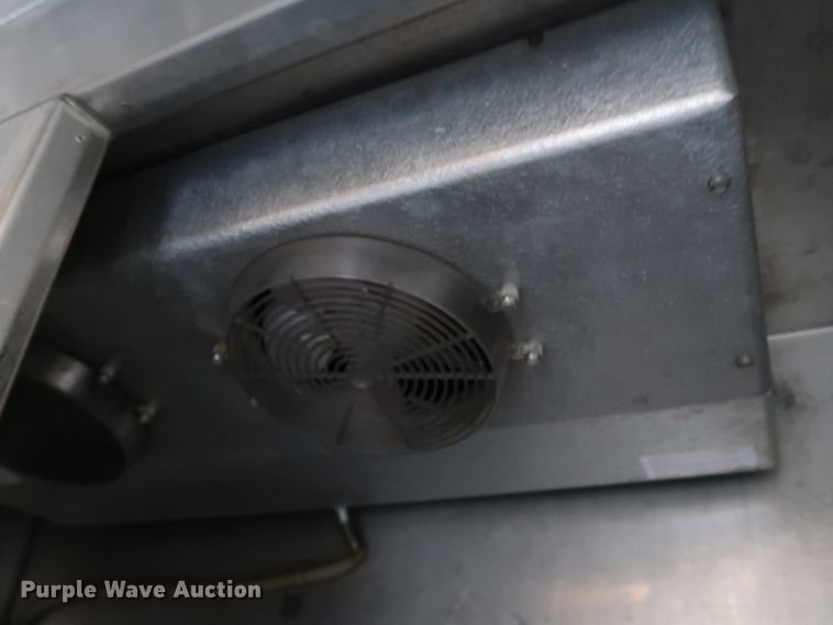 image for item KQ9739 2003 Freightliner MT55  food truck