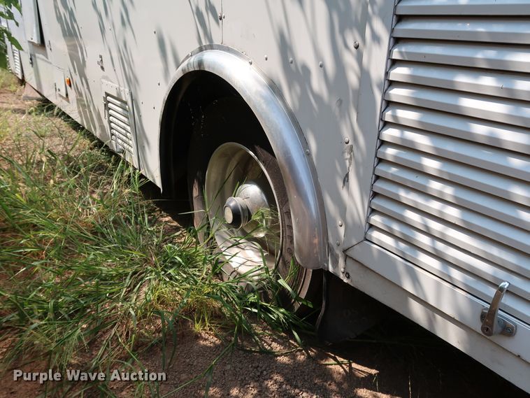 image for item KQ9739 2003 Freightliner MT55  food truck