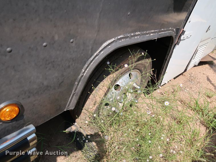 image for item KQ9739 2003 Freightliner MT55  food truck