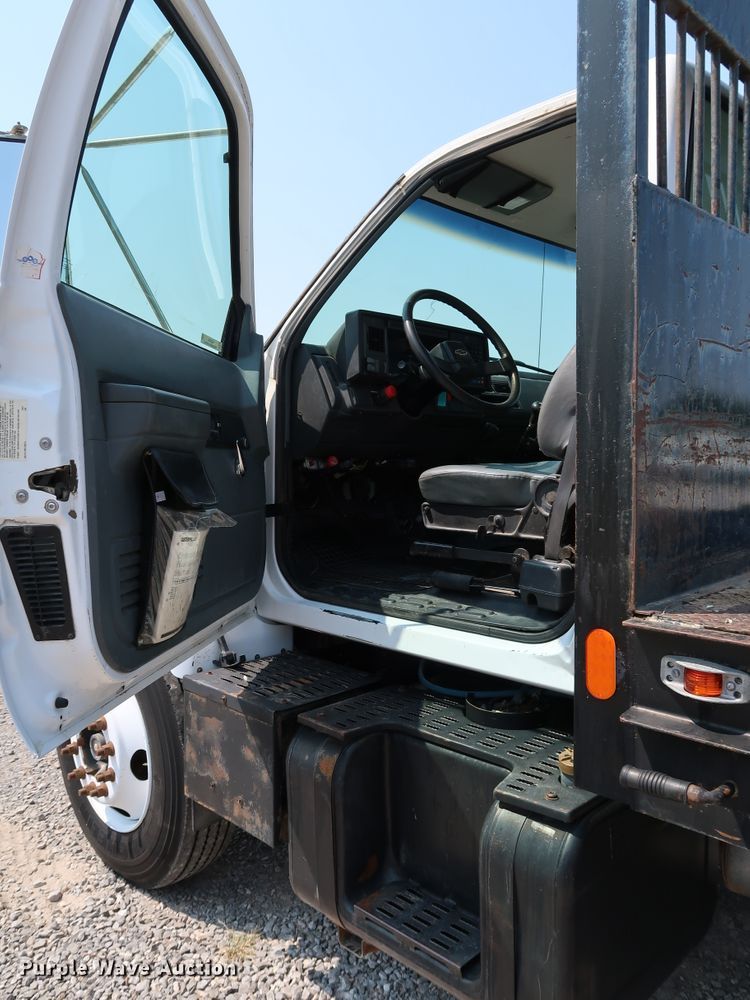 image for item KQ9746 1998 Chevrolet C6500  flatbed truck