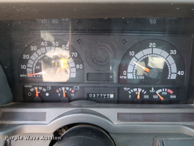 image for item KQ9746 1998 Chevrolet C6500  flatbed truck