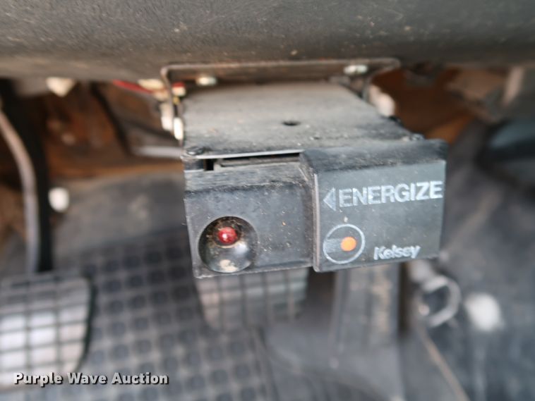 image for item KQ9746 1998 Chevrolet C6500  flatbed truck