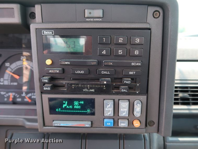 image for item KQ9746 1998 Chevrolet C6500  flatbed truck