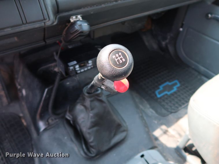 image for item KQ9746 1998 Chevrolet C6500  flatbed truck