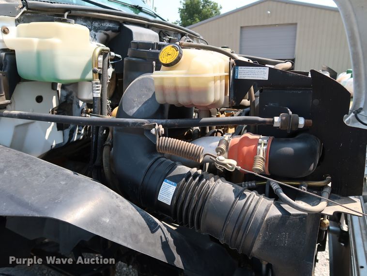 image for item KQ9746 1998 Chevrolet C6500  flatbed truck