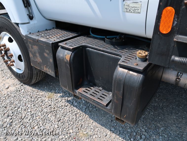 image for item KQ9746 1998 Chevrolet C6500  flatbed truck