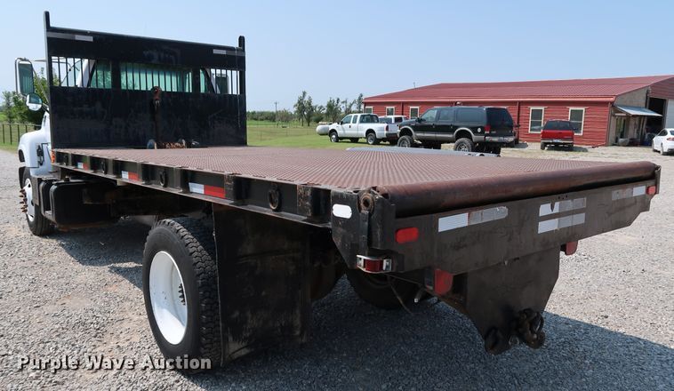 image for item KQ9746 1998 Chevrolet C6500  flatbed truck