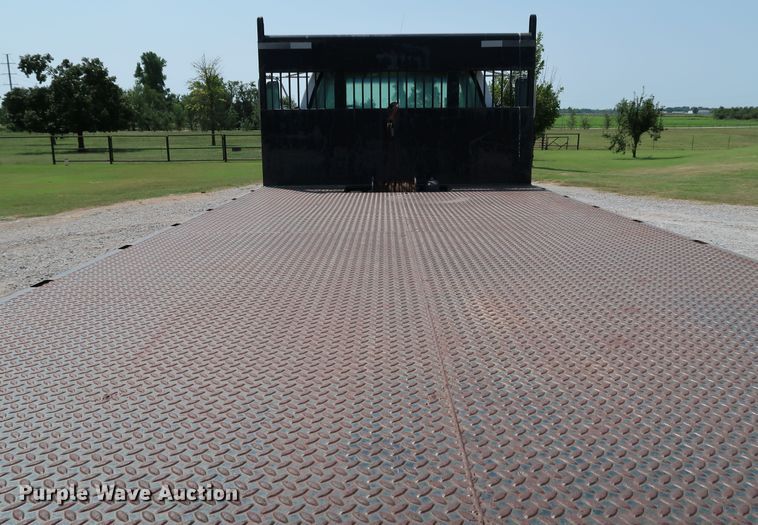 image for item KQ9746 1998 Chevrolet C6500  flatbed truck