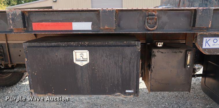 image for item KQ9746 1998 Chevrolet C6500  flatbed truck