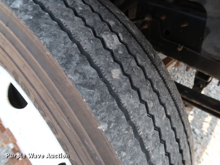 image for item KQ9746 1998 Chevrolet C6500  flatbed truck