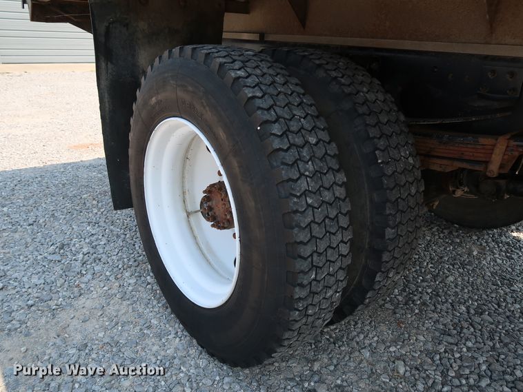 image for item KQ9746 1998 Chevrolet C6500  flatbed truck