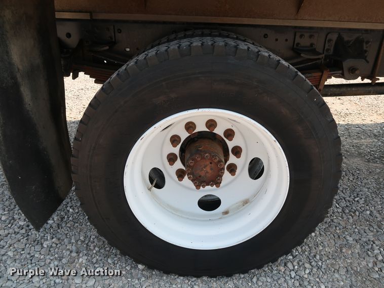 image for item KQ9746 1998 Chevrolet C6500  flatbed truck