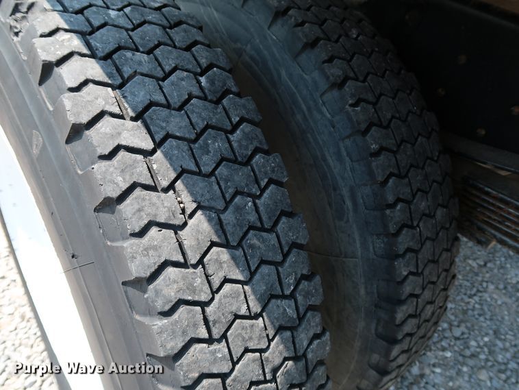 image for item KQ9746 1998 Chevrolet C6500  flatbed truck