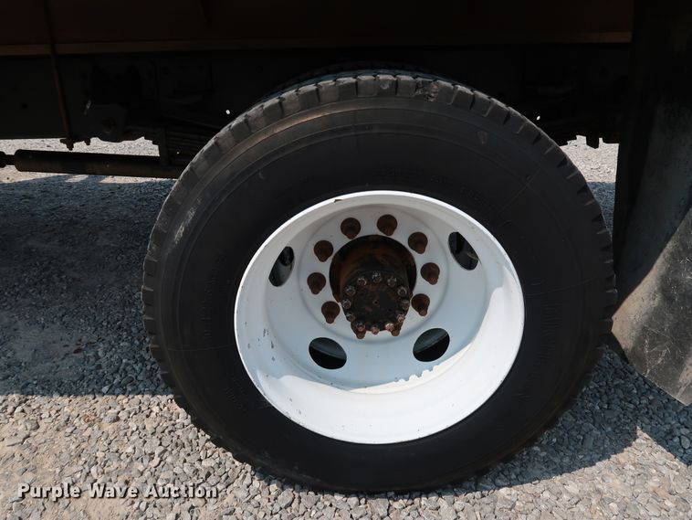 image for item KQ9746 1998 Chevrolet C6500  flatbed truck