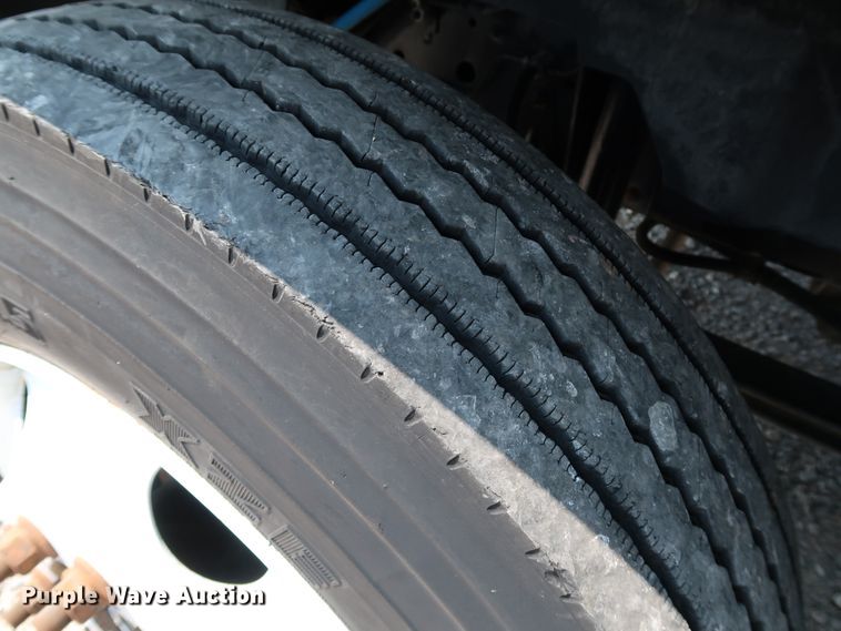 image for item KQ9746 1998 Chevrolet C6500  flatbed truck