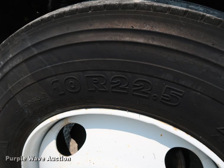 image for item KQ9746 1998 Chevrolet C6500  flatbed truck