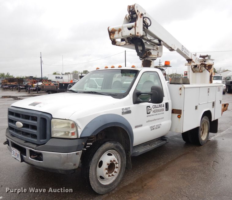 image for item KU9215 2006 Ford F450 Super Duty XL  bucket truck