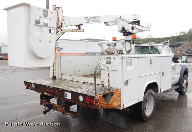 image for item KU9215 2006 Ford F450 Super Duty XL  bucket truck