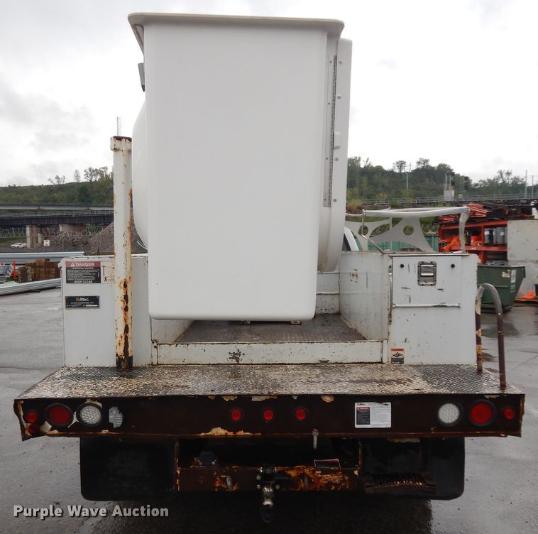 image for item KU9215 2006 Ford F450 Super Duty XL  bucket truck