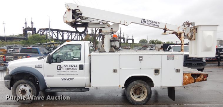 image for item KU9215 2006 Ford F450 Super Duty XL  bucket truck