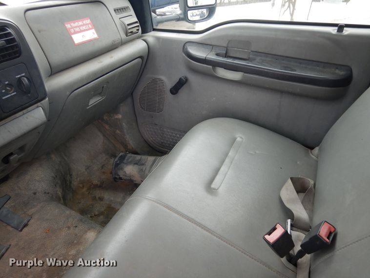 image for item KU9215 2006 Ford F450 Super Duty XL  bucket truck