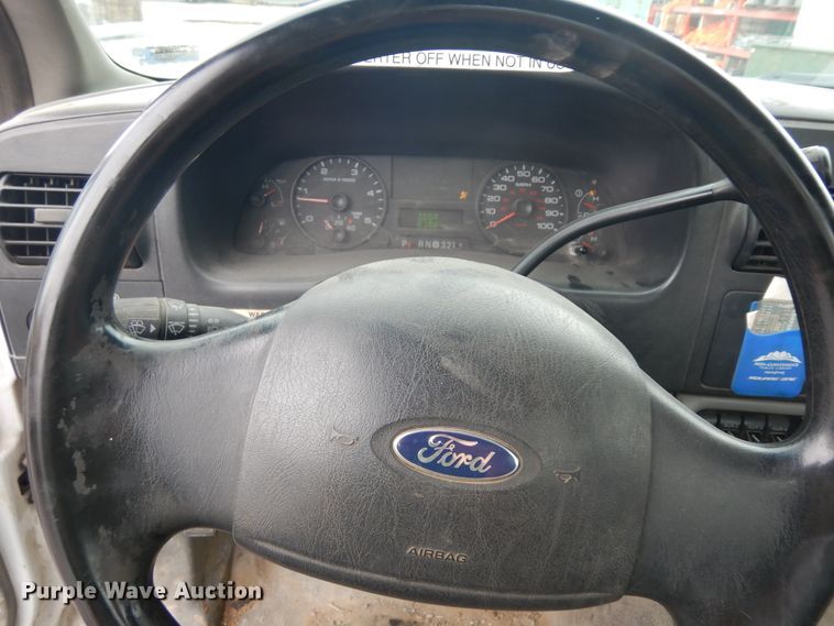 image for item KU9215 2006 Ford F450 Super Duty XL  bucket truck