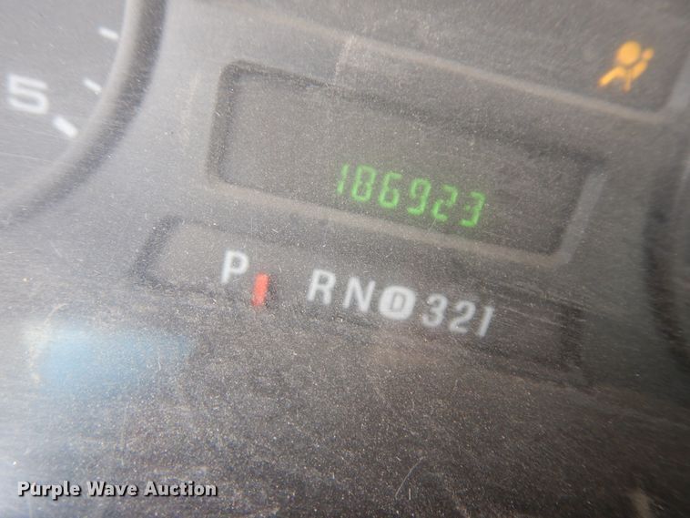 image for item KU9215 2006 Ford F450 Super Duty XL  bucket truck