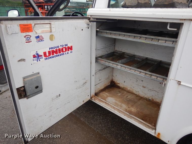 image for item KU9215 2006 Ford F450 Super Duty XL  bucket truck