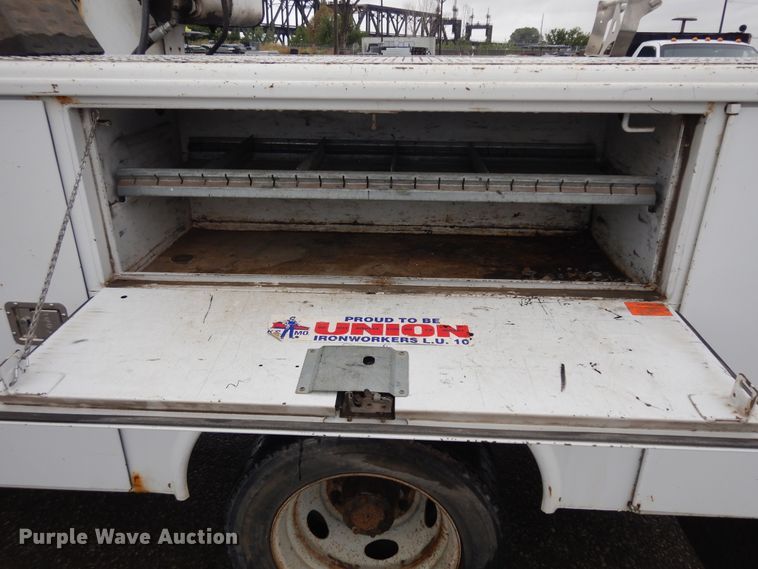 image for item KU9215 2006 Ford F450 Super Duty XL  bucket truck