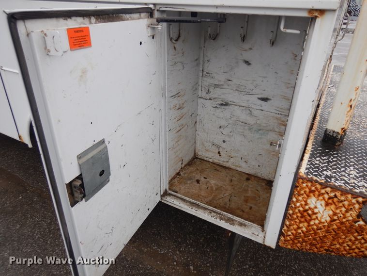 image for item KU9215 2006 Ford F450 Super Duty XL  bucket truck