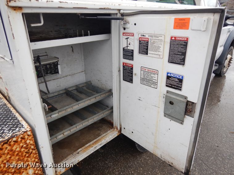 image for item KU9215 2006 Ford F450 Super Duty XL  bucket truck