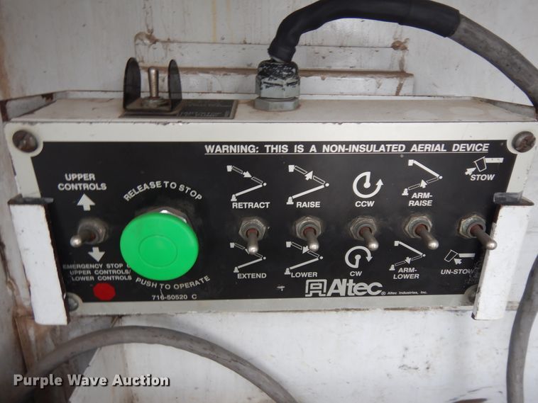 image for item KU9215 2006 Ford F450 Super Duty XL  bucket truck