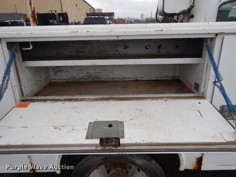 image for item KU9215 2006 Ford F450 Super Duty XL  bucket truck