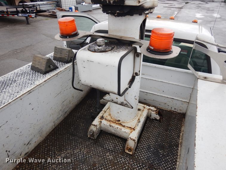 image for item KU9215 2006 Ford F450 Super Duty XL  bucket truck