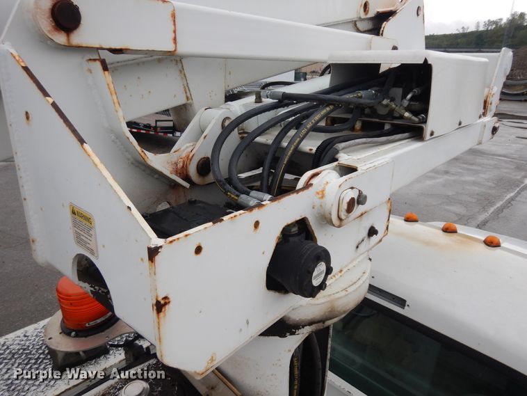 image for item KU9215 2006 Ford F450 Super Duty XL  bucket truck