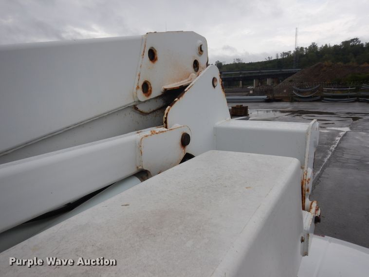 image for item KU9215 2006 Ford F450 Super Duty XL  bucket truck