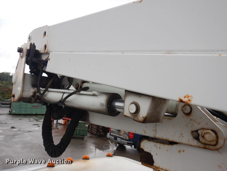 image for item KU9215 2006 Ford F450 Super Duty XL  bucket truck