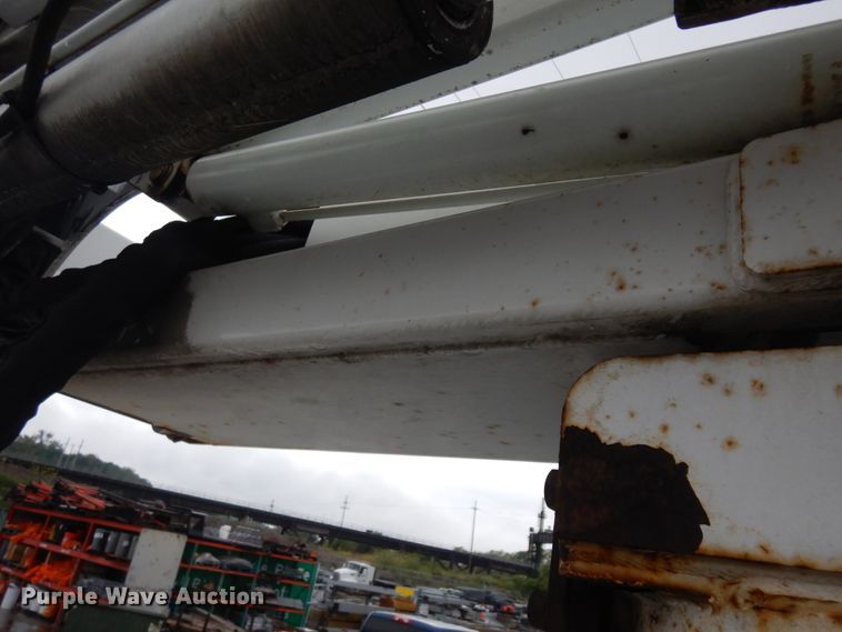 image for item KU9215 2006 Ford F450 Super Duty XL  bucket truck