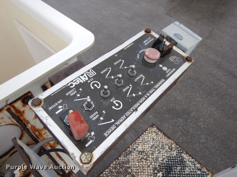 image for item KU9215 2006 Ford F450 Super Duty XL  bucket truck