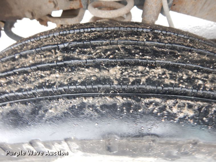 image for item KU9215 2006 Ford F450 Super Duty XL  bucket truck