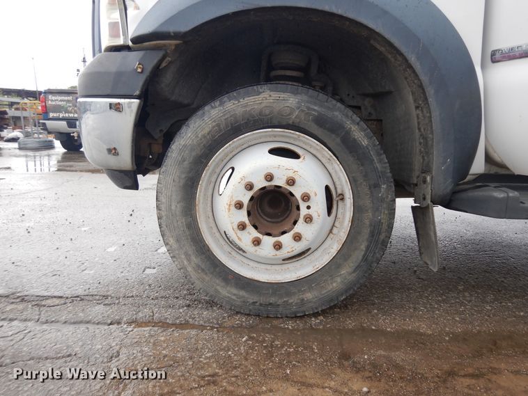 image for item KU9215 2006 Ford F450 Super Duty XL  bucket truck