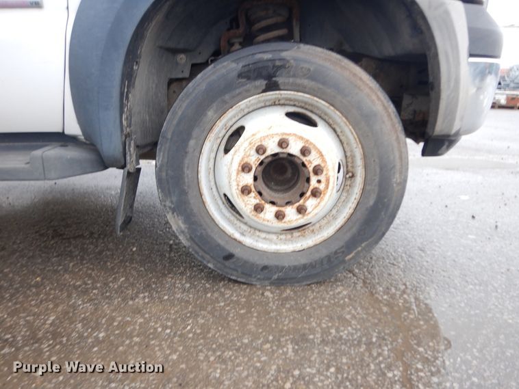 image for item KU9215 2006 Ford F450 Super Duty XL  bucket truck