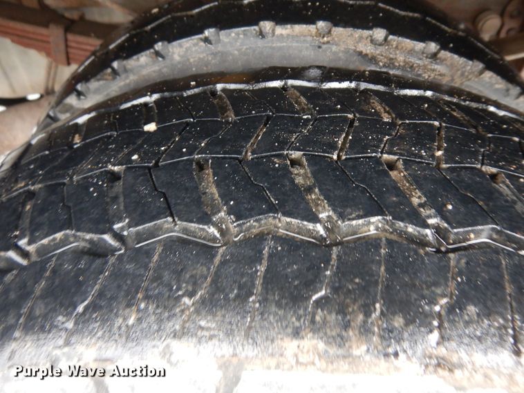 image for item KU9215 2006 Ford F450 Super Duty XL  bucket truck