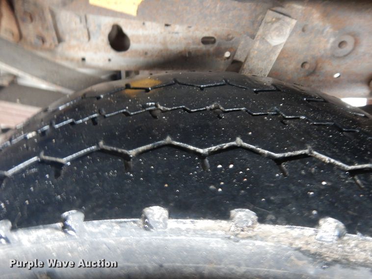 image for item KU9215 2006 Ford F450 Super Duty XL  bucket truck