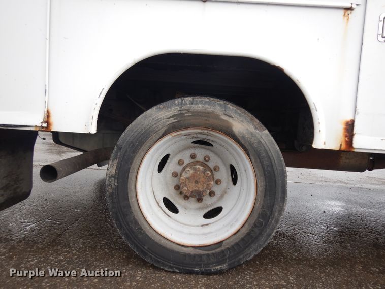 image for item KU9215 2006 Ford F450 Super Duty XL  bucket truck