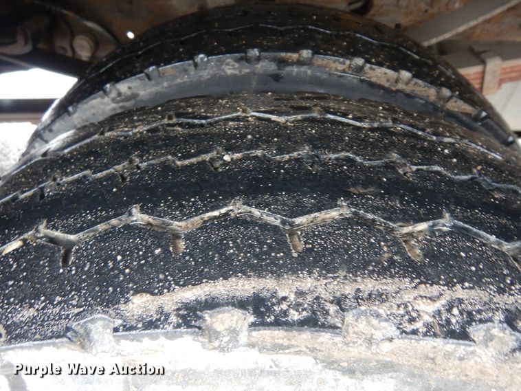 image for item KU9215 2006 Ford F450 Super Duty XL  bucket truck