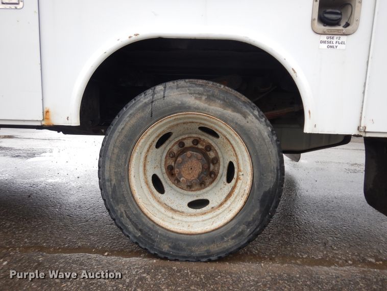 image for item KU9215 2006 Ford F450 Super Duty XL  bucket truck