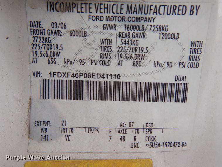 image for item KU9215 2006 Ford F450 Super Duty XL  bucket truck